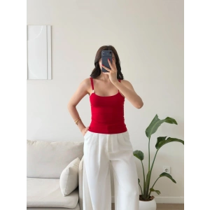 Lina Gold Aksesuar Detaylı Askılı Bluz - KIRMIZI