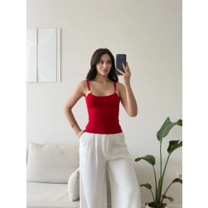 Lina Gold Aksesuar Detaylı Askılı Bluz - KIRMIZI