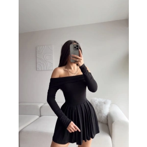 Madonna Yaka Pileli Elbise - SİYAH