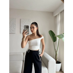 Tek Omuz Köprülü Crop - BEYAZ