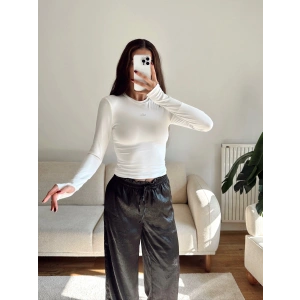 Marka Parmak Geçmeli Basic Crop - BEYAZ