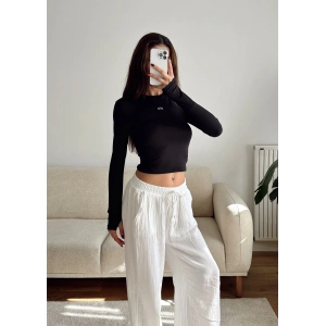 Marka Parmak Geçmeli Basic Crop - SİYAH