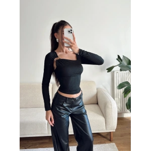 Metal Tokalı Fit Bluz - SİYAH