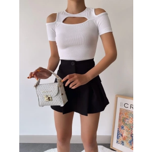 Omuz Ve Göğüs Detay Kaşkorse Crop-BEYAZ