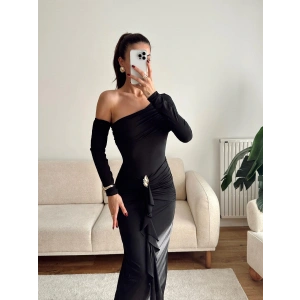 Omuz Dekolte Aksesuar Elbise - SİYAH