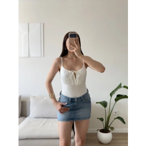 Ön Bağcık Askılı Bodysuit - BEYAZ
