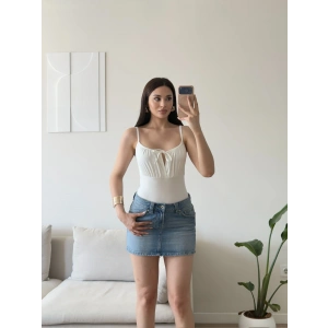 Ön Bağcık Askılı Bodysuit - BEYAZ