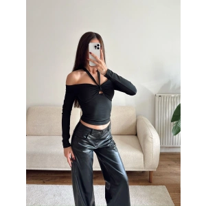 Ön Büzgü Boyun Bağlamalı Crop - SİYAH