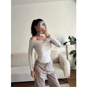 Önü Drapeli Madonna Bluz - BEJ