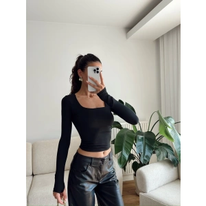 Parmak Geçmeli Kare Yaka Crop - SİYAH