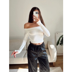 Parmak Geçmeli Madonna Crop - BEYAZ