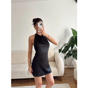 Sırt Dekolte Boyun Geçmeli Elbise - SİYAH