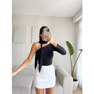 Tek Omuz Fularlı Bluz - SİYAH