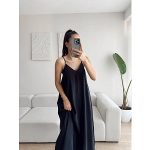 V Yaka Askılı Uzun Keten Elbise - SİYAH