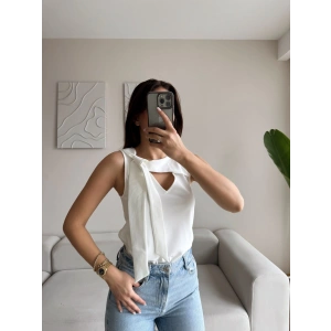 V Yaka Fiyonk Bluz - BEYAZ