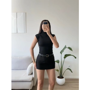 Vatkalı Dik Yaka Bodysuit - SİYAH