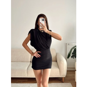 Vatkalı Drapeli Elbise - SİYAH