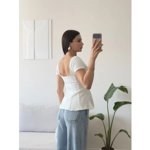 Volanlı Oval Yaka Bluz - BEYAZ