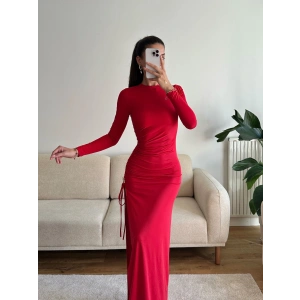 Yan Büzgü Derin Yırtmaç Elbise - KIRMIZI