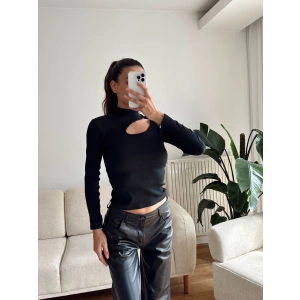 Yarım Balıkçı Omuz Damla Bluz - SİYAH