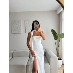 Yırtmaçlı Straplez Kuşaklı Elbise - BEYAZ