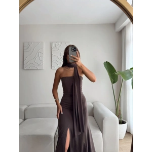 Yırtmaçlı Straplez Kuşaklı Elbise - KAHVE