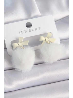 Beyaz Renk Kurdele Tüylü Ponpon Model Kadın Küpe