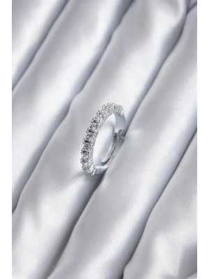 Gümüş Renk İnce Su Yolu Model Zirkon Taşlı Kadın Yüzük