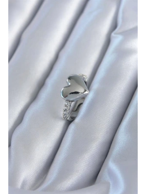 Gümüş Renk Pirinç Zirkon Taşlı Kalp Model Kadın Yüzük