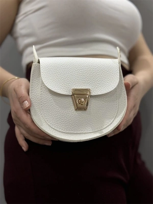 Klasik kapaklı beyaz cilt çanta