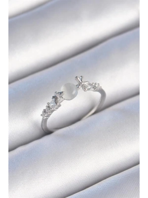 Pirinç Gümüş Renk Zirkon Taşlı Beyaz Mineli Kelebek Detay Kadın Yüzük