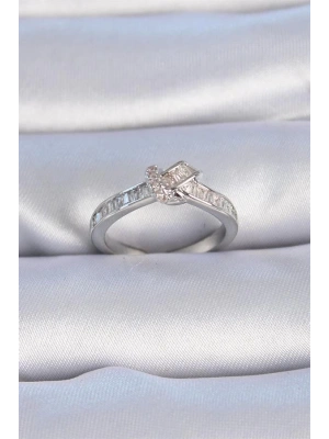 Pirinç Gümüş Renk Zirkon Taşlı Düğüm Model Kadın Yüzük