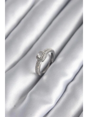 Pirinç Gümüş Renk Zirkon Taşlı Kadın Yüzük