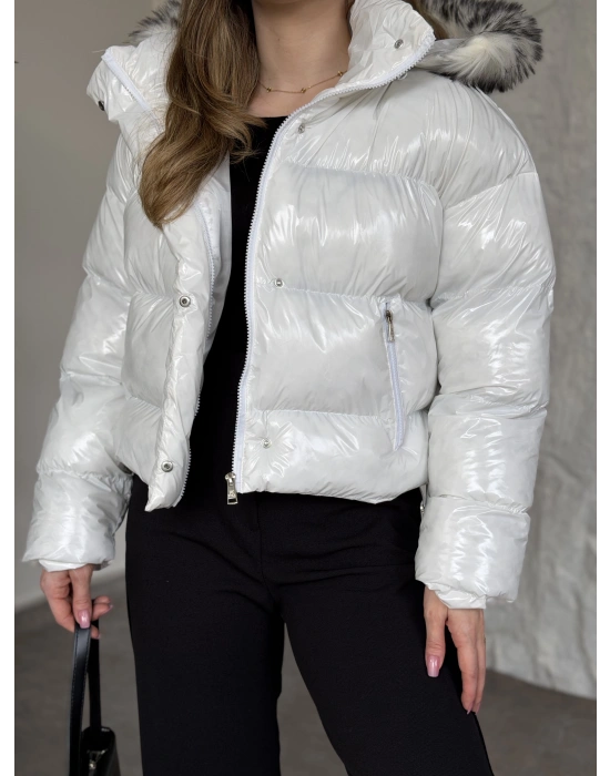Marka model yanı lastik detaylı parlak mont beyaz