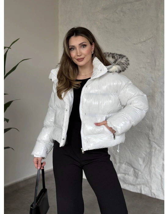 Marka model yanı lastik detaylı parlak mont beyaz