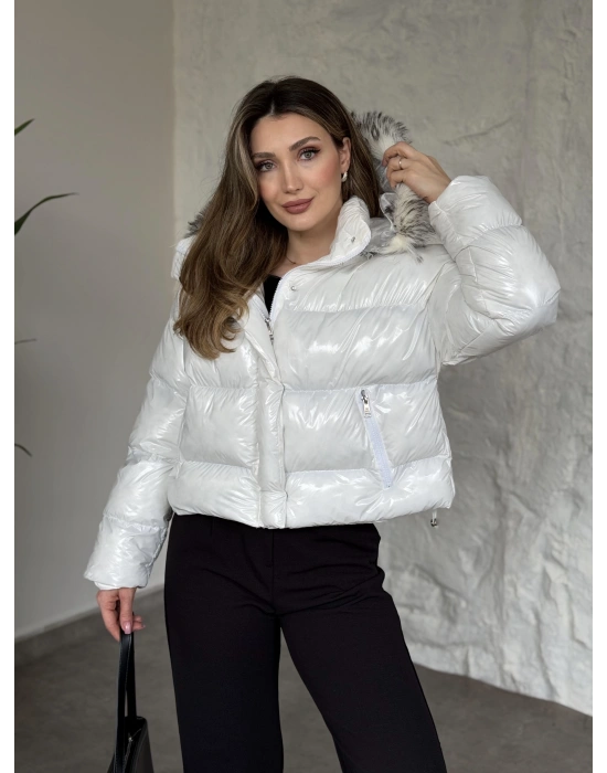 Marka model yanı lastik detaylı parlak mont beyaz