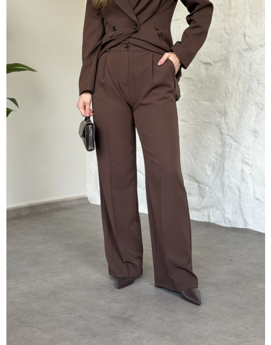 Belden oturan çift düğme detaylı takım kahve