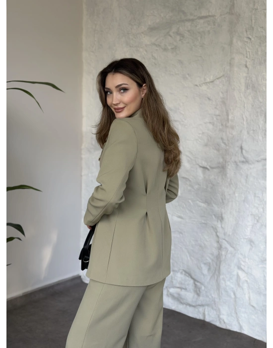 Belden oturan çift düğme detaylı takım yeşil