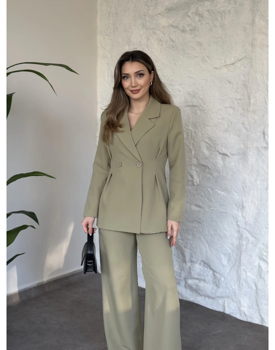 Belden oturan çift düğme detaylı takım yeşil