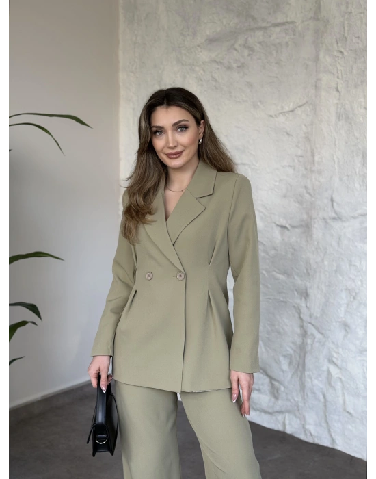 Belden oturan çift düğme detaylı takım yeşil