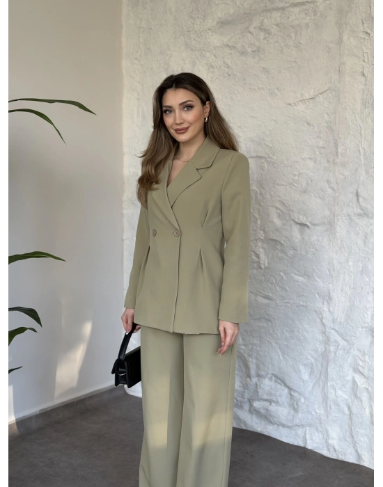 Belden oturan çift düğme detaylı takım yeşil