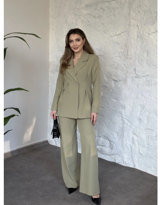Belden oturan çift düğme detaylı takım yeşil