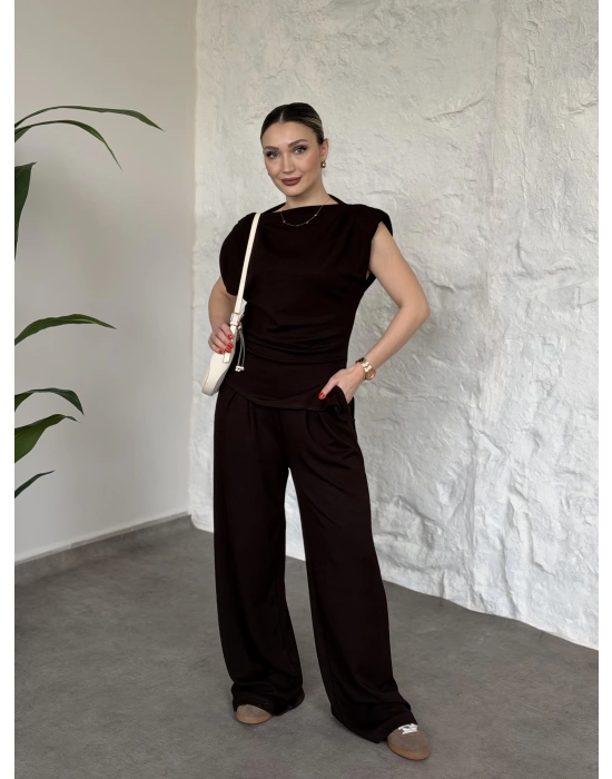 Asimetrik kesim omuzu vatkalı takım kahve