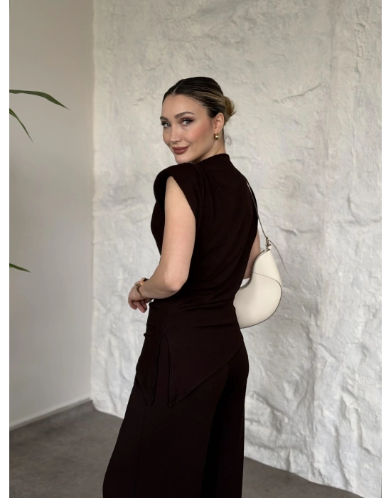 Asimetrik kesim omuzu vatkalı takım kahve