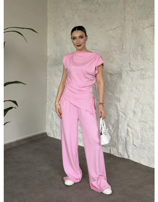Asimetrik kesim omuzu vatkalı takım pembe