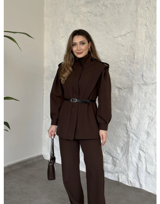 Boğazlı omuzu apoletli gizli düğmeli kemerli takım acı kahve