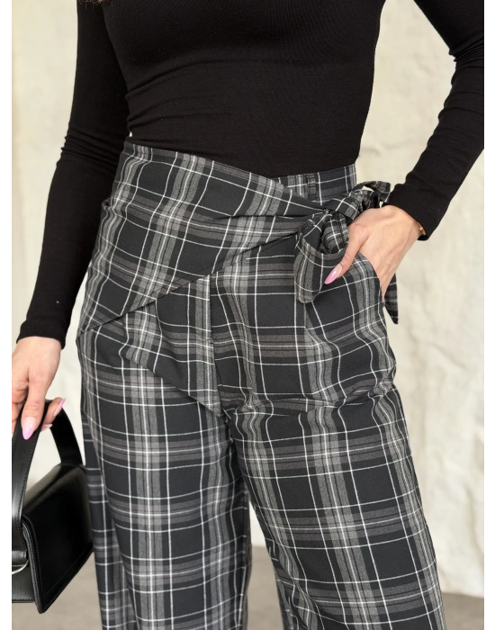 Marka model beli fularlı ekose pantolon siyah