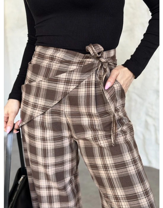 Marka model beli fularlı ekose pantolon kahve