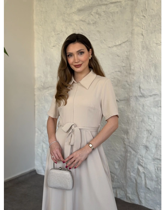 Önden fermuarlı belinden kuşaklı midi elbise krem