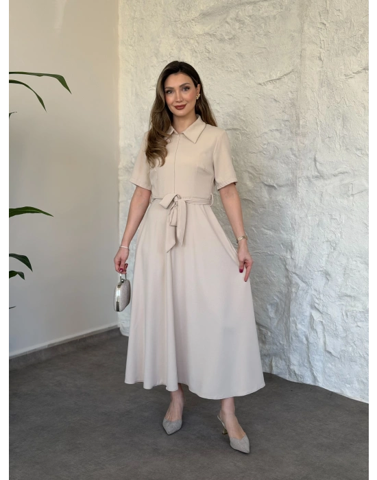 Önden fermuarlı belinden kuşaklı midi elbise krem